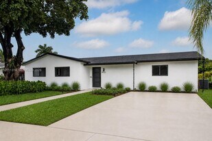 8931 SW 182nd Terrace in Palmetto Bay, FL - Building Photo