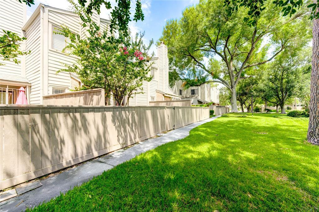 1572 Prairie Grove Dr in Houston, TX - Building Photo