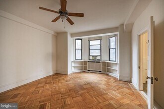 250 S 13th St in Philadelphia, PA - Foto de edificio - Building Photo