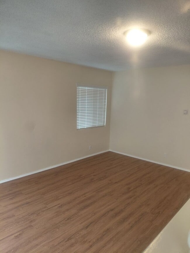 452 W 19th St in Los Angeles, CA - Building Photo - Building Photo