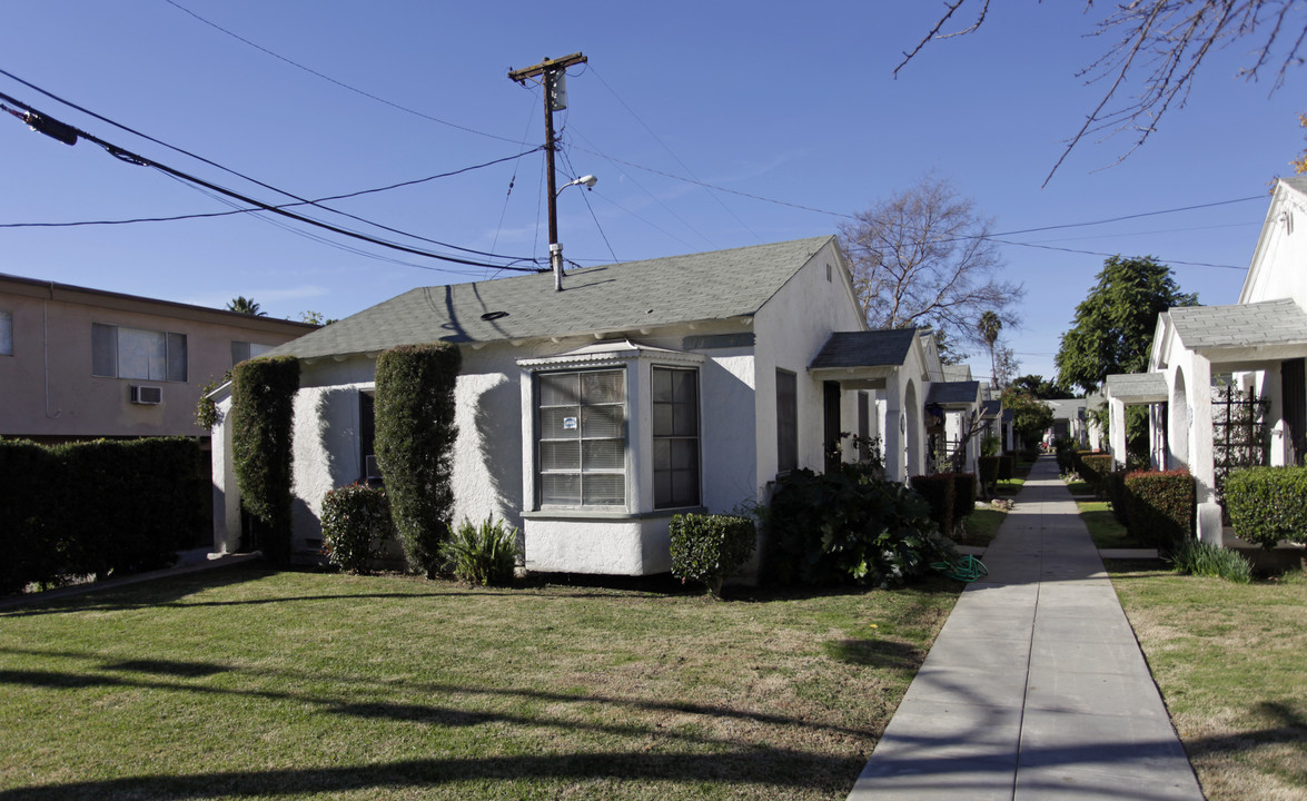 413 N Vine Ave in Ontario, CA - Building Photo