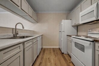 1300 Ocala Rd in Tallahassee, FL - Building Photo - Building Photo