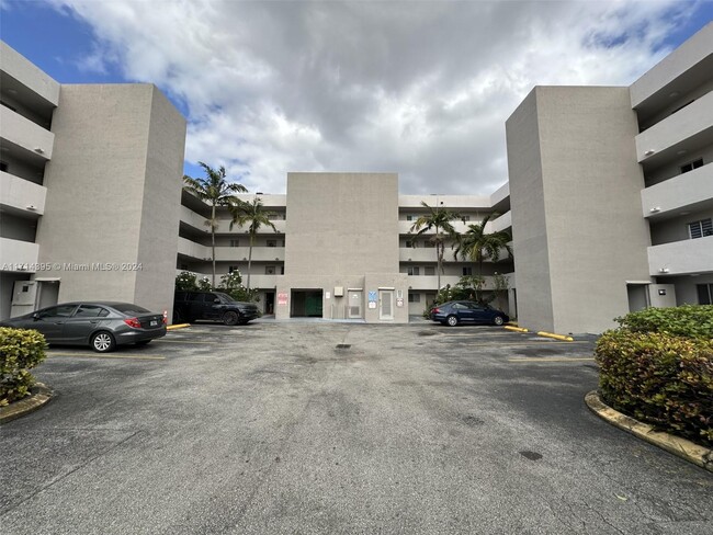 6091 W 22nd Ct in Hialeah, FL - Building Photo - Building Photo