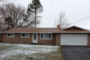 3515 Hope St in Klamath Falls, OR - Building Photo