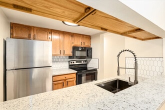 Village Square Apartments in Ocala, FL - Building Photo - Building Photo