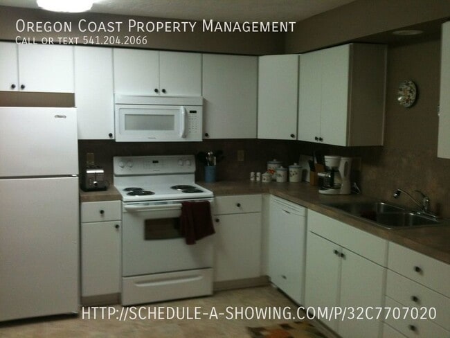 426 NW 22nd St in Newport, OR - Building Photo - Building Photo