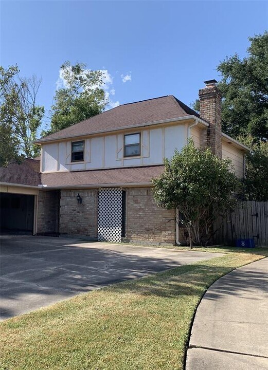 15526 Rio Plaza Dr in Houston, TX - Foto de edificio