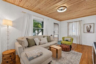 2444 34th Ave N in St. Petersburg, FL - Building Photo - Building Photo