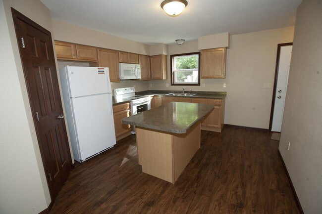 property at 1105 S Dewey St