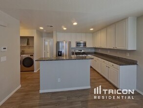 7752 Petite Pillar Ct in Las Vegas, NV - Building Photo - Building Photo