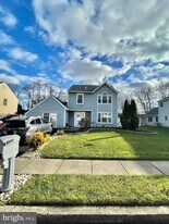 2019 Chatham Dr in Bensalem, PA - Building Photo