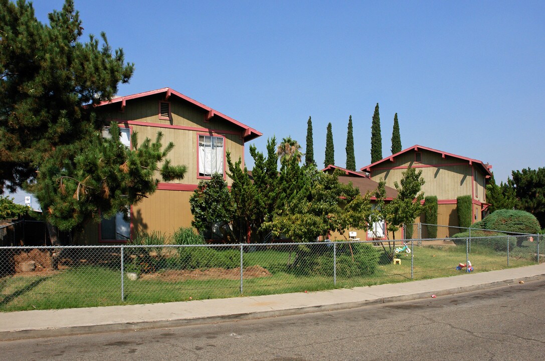 4230 E Fairfax Ave in Fresno, CA - Foto de edificio