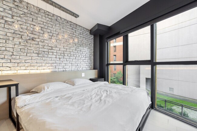1230 Hamilton St in Vancouver, BC - Building Photo - Building Photo