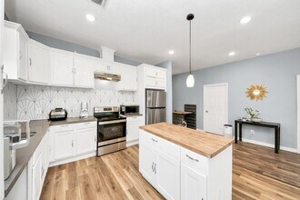 3025 Drew St in Houston, TX - Foto de edificio - Building Photo