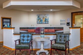 Capitol Hill Senior Apartments in Brookfield, WI - Foto de edificio - Lobby