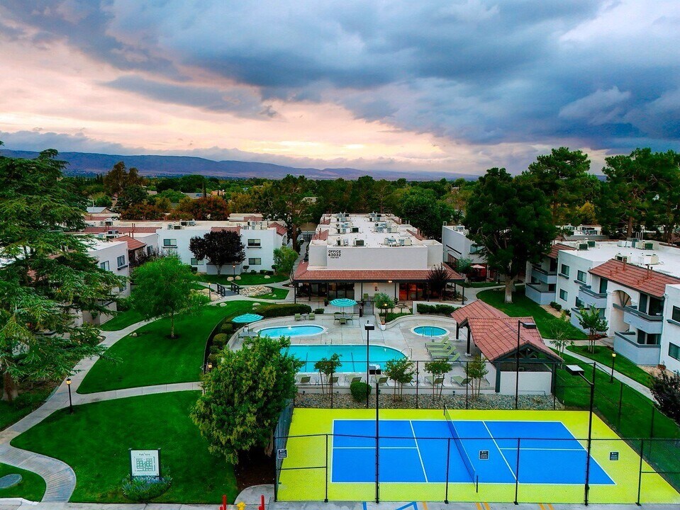 Park West Village Apartments in Lancaster, CA - Building Photo