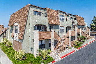 Alva Gardens in Chula Vista, CA - Building Photo - Building Photo