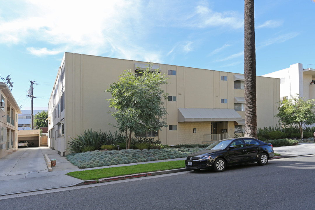 117 N Hamilton Dr in Beverly Hills, CA - Building Photo