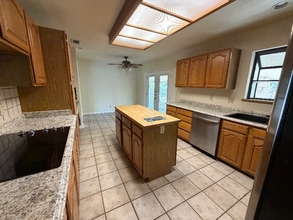 1236 E Live Oak Rd in Schertz, TX - Building Photo - Building Photo