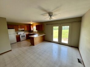 305 Prospect Ave in Cuba, MO - Building Photo - Building Photo