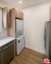 5727 Carlton Way in Los Angeles, CA - Building Photo - Building Photo