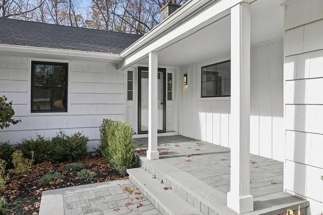 471A Woodbury Rd in Cold Spring Harbor, NY - Building Photo - Building Photo