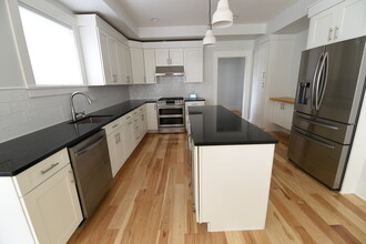 90 Bartlett St, Unit 1 in Somerville, MA - Building Photo - Building Photo