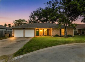 2512 Azalea Ct in Galveston, TX - Building Photo