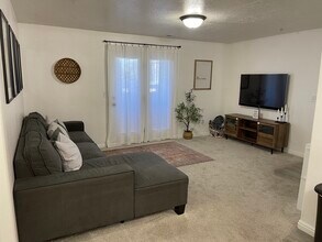 8182 N Cedar Springs Rd, Unit Apt Y4 in Eagle Mountain, UT - Building Photo - Building Photo