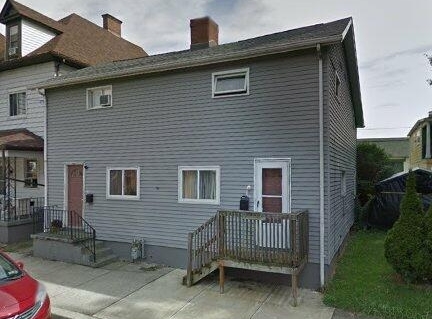 217 Thompson St in Latrobe, PA - Building Photo