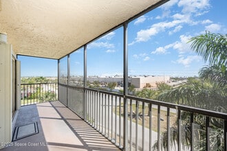 500 Palm Springs Blvd in Indian Harbour Beach, FL - Foto de edificio - Building Photo