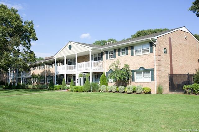 111 College Rd in Selden, NY - Building Photo - Building Photo