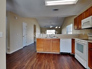 64 Cordage Cir in Savannah, GA - Foto de edificio - Building Photo