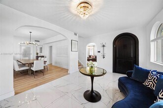 5237 La Gorce Dr in Miami Beach, FL - Building Photo - Building Photo
