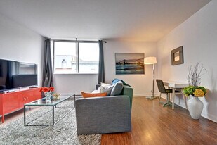 1379 Rue Ontario E in Montréal, QC - Building Photo