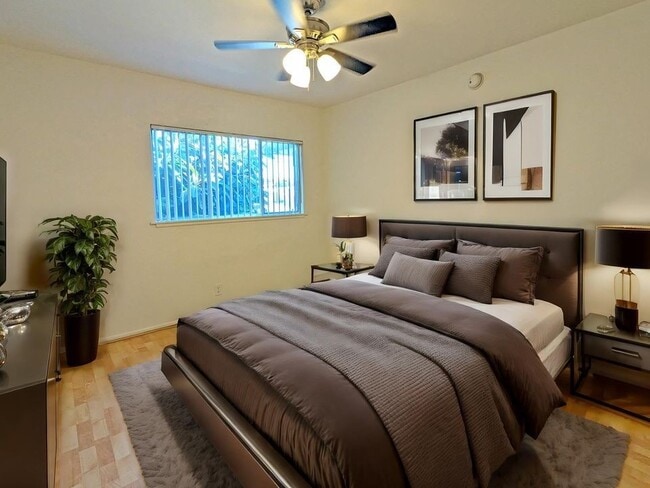 3408 Mentone Ave in Los Angeles, CA - Foto de edificio - Building Photo