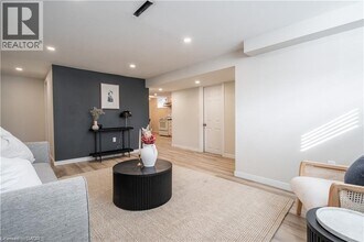 98 Lynbrook Dr in Hamilton, ON - Building Photo - Building Photo