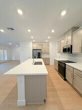 325 N Paso Robles Dr in Mountain House, CA - Building Photo - Building Photo