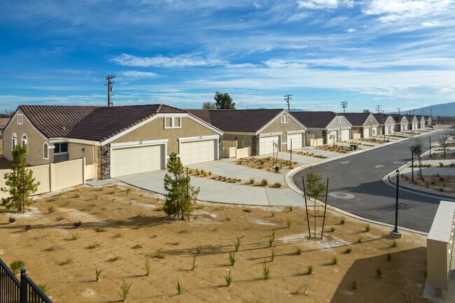 Olive Tree Apartments in Hesperia, CA - Foto de edificio - Building Photo