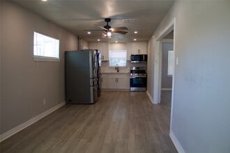 1323 E 32nd 1/2 St in Houston, TX - Building Photo - Building Photo