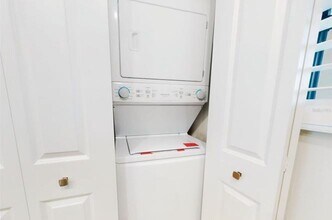 454 Bouchelle Dr, Unit 454 Bouchelle 202 in New Smyrna Beach, FL - Foto de edificio - Building Photo