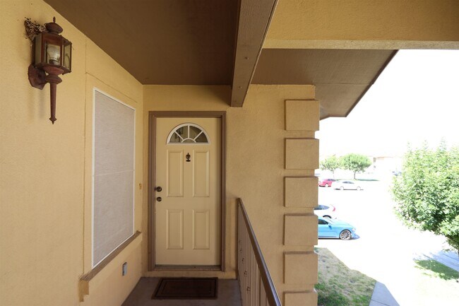 9804 Cantera Ct in Laredo, TX - Foto de edificio - Building Photo