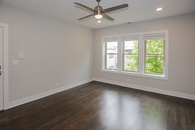 3919 N Janssen Ave, Unit 3919-3E in Chicago, IL - Foto de edificio - Building Photo