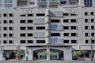 150 S Las Vegas Blvd in Las Vegas, NV - Building Photo