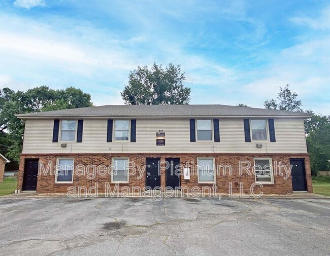 property at 809 Golf View Pl