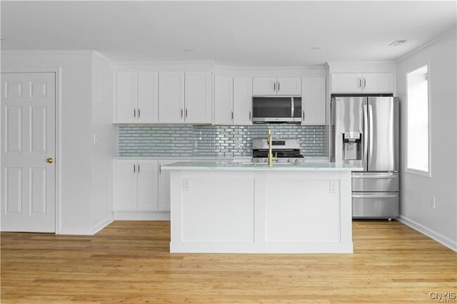 238 Oriskany Blvd in Whitesboro, NY - Foto de edificio - Building Photo