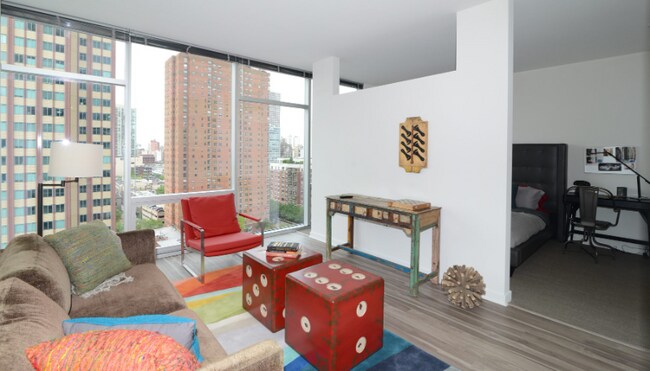 777 N Clark St in Chicago, IL - Foto de edificio - Building Photo