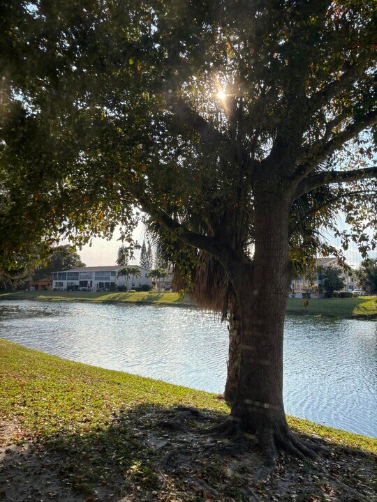 75 Sheffield D in West Palm Beach, FL - Building Photo