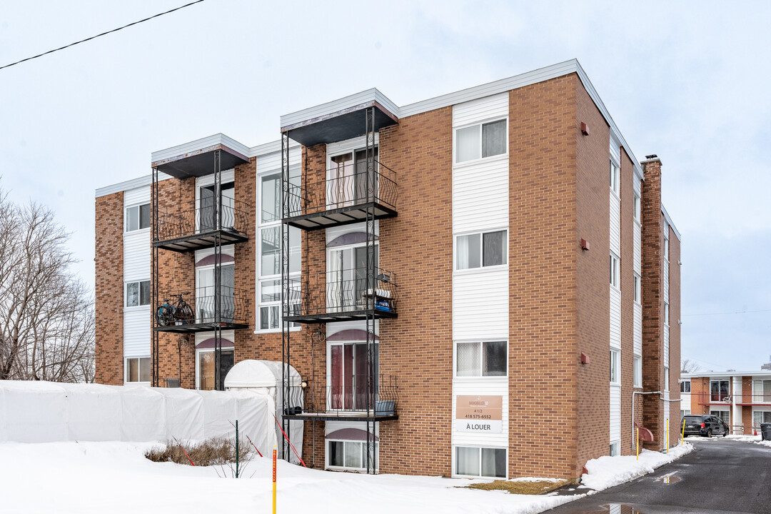 15 De Châteauguay St in Lévis, QC - Building Photo