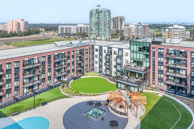 Le Louvre Residences in Edmonton, AB - Building Photo - Building Photo